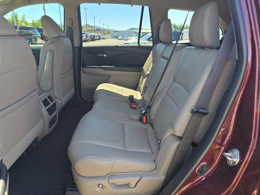 Used 2018 Honda Pilot Touring image 16