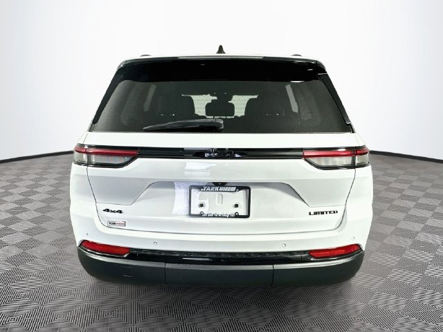 Used 2023 Jeep Grand Cherokee Limited w/ Black Appearance Package AWD/4WD image 10