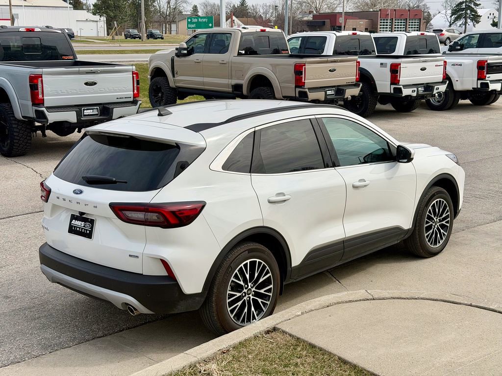 Certified 2025 Ford Escape SE image 6