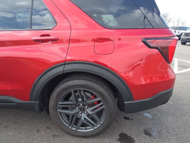 Certified 2025 Ford Explorer ST AWD/4WD image 15