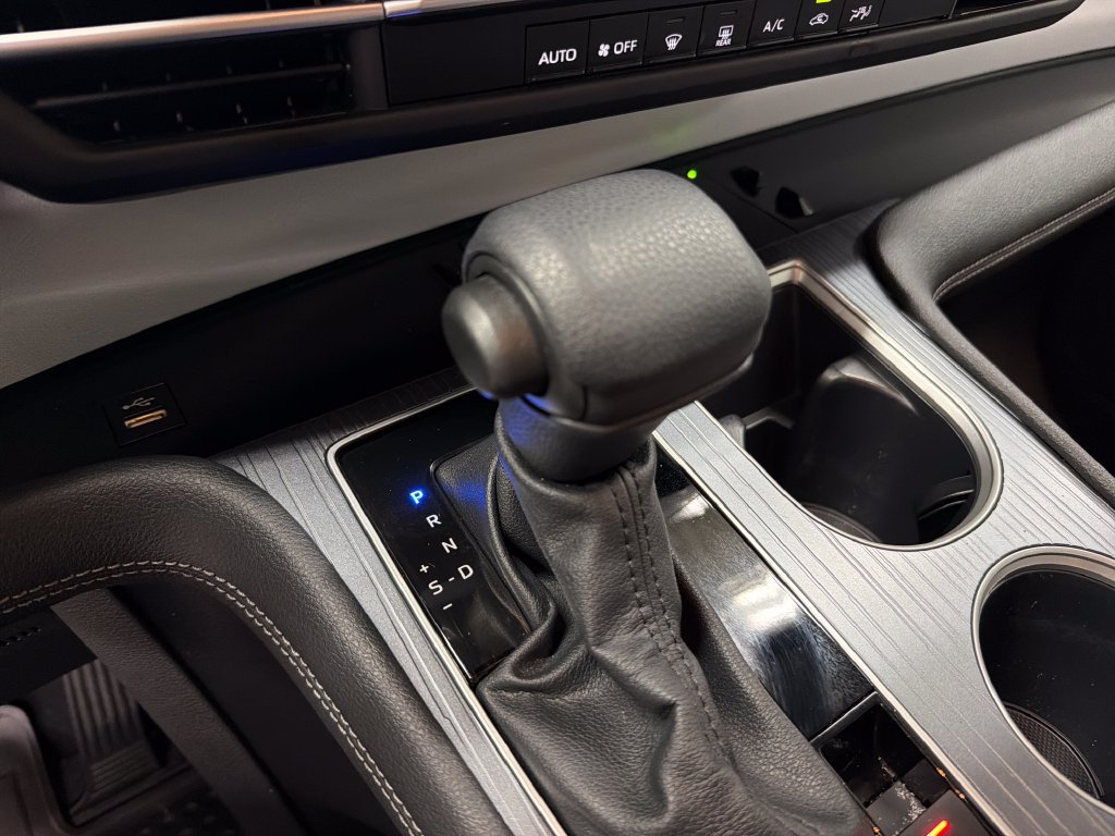 Used 2025 Toyota Sienna LE FWD image 27