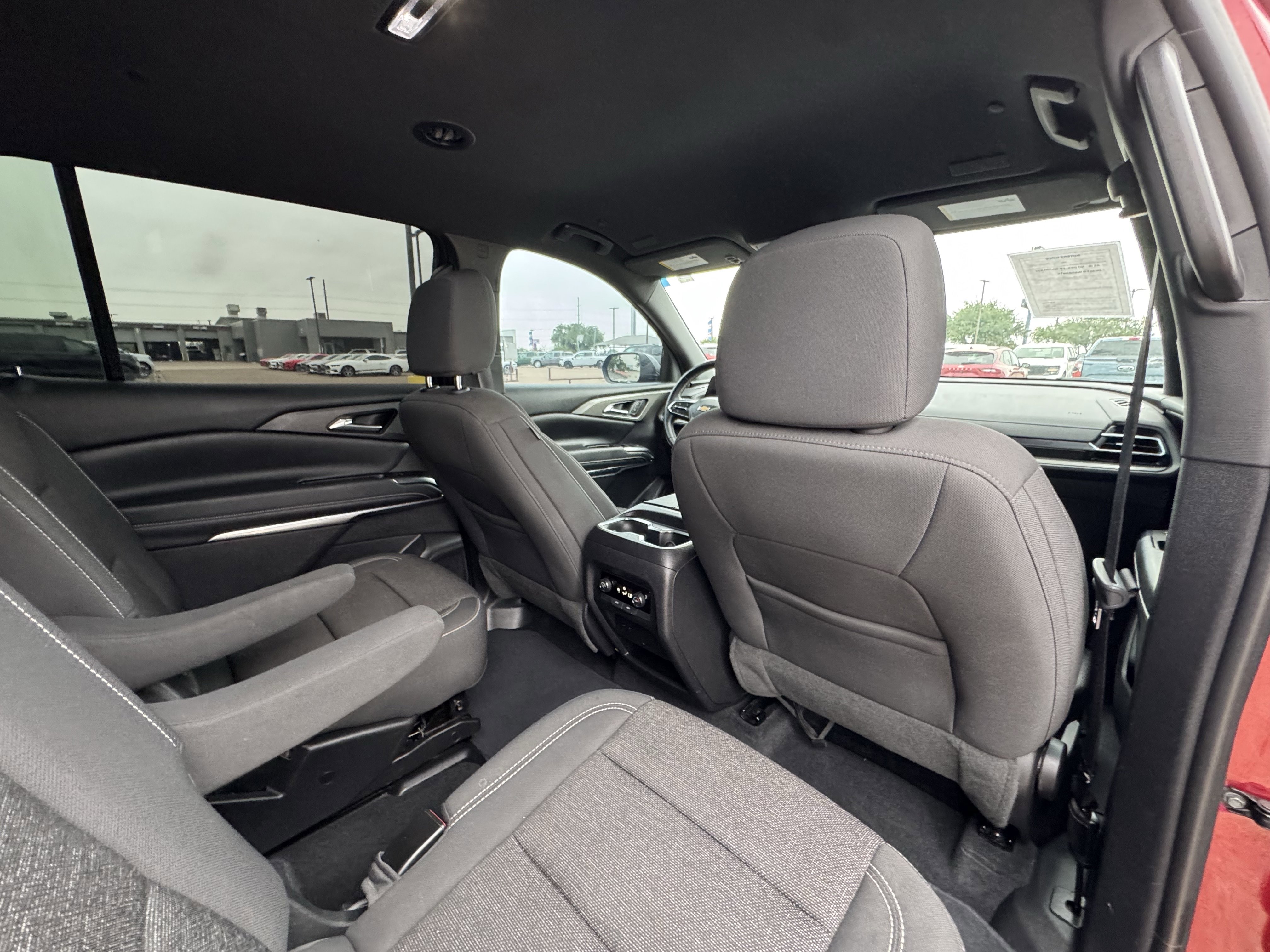 Used 2025 Chevrolet Traverse LT w/ LPO, Floor Liner Package FWD image 32