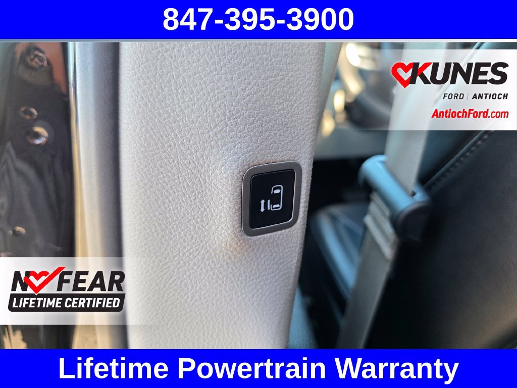 Used 2024 Chrysler Pacifica Touring-L FWD image 25