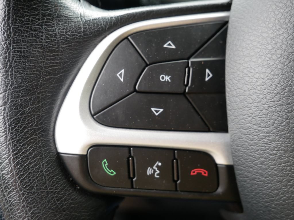 Used 2020 Jeep Renegade Latitude w/ Cold Weather Group AWD/4WD image 19