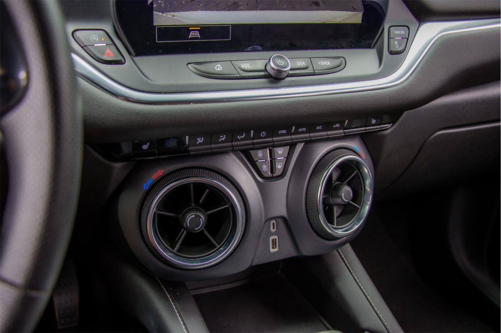Used 2025 Chevrolet Blazer LT FWD image 14