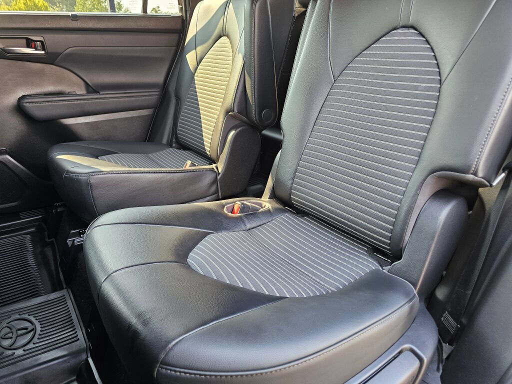 Used 2022 Toyota Highlander XSE AWD/4WD image 17