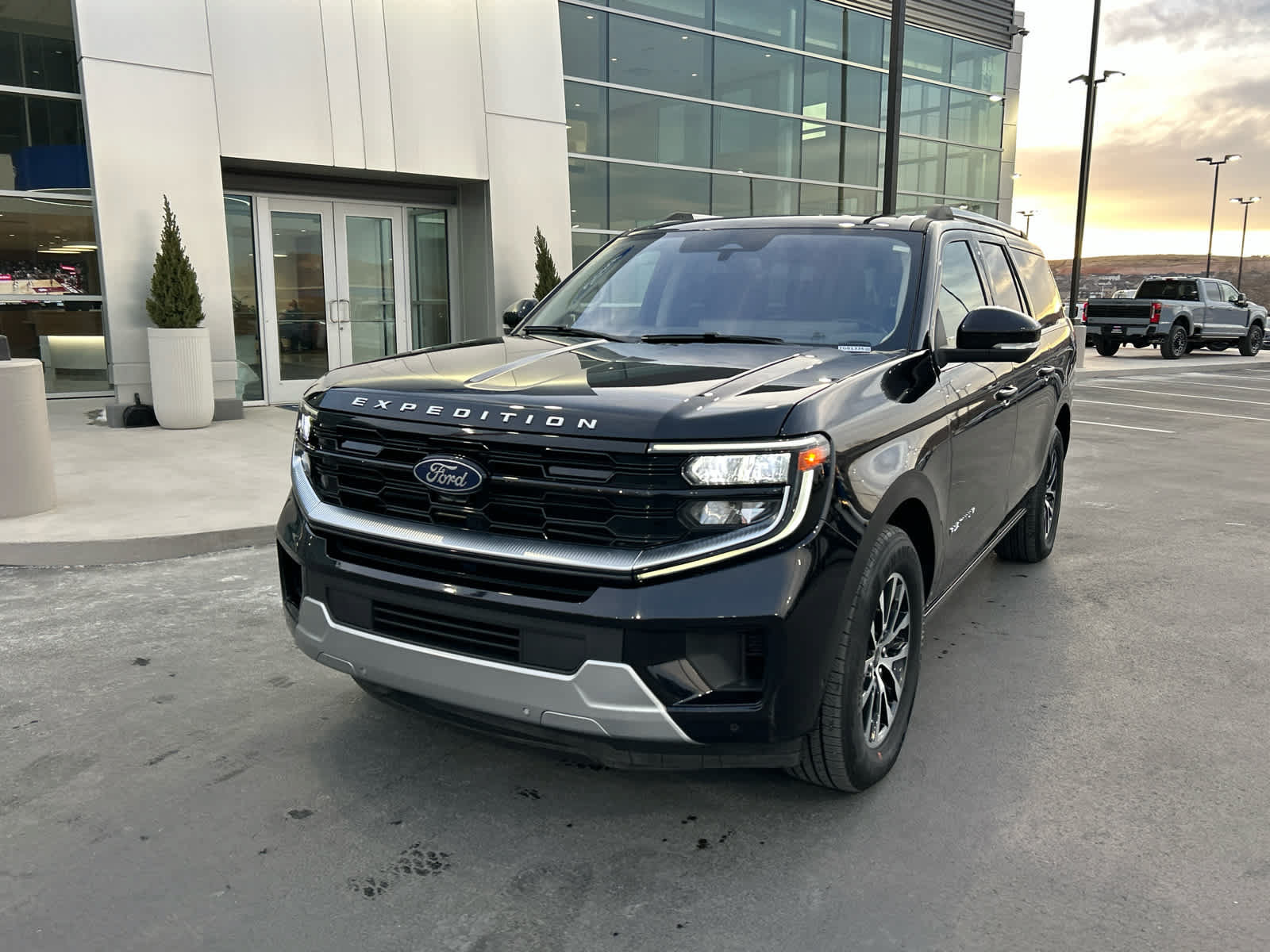 Certified 2025 Ford Expedition Max Platinum AWD/4WD image 3