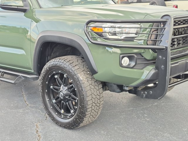 Used 2022 Toyota Tacoma TRD Off-Road w/ Technology Package AWD/4WD image 10