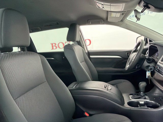 Used 2017 Toyota Highlander LE FWD image 33