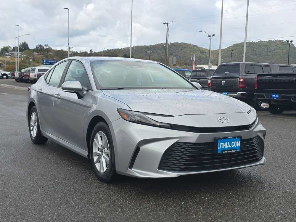 Used 2025 Toyota Camry LE FWD image 7