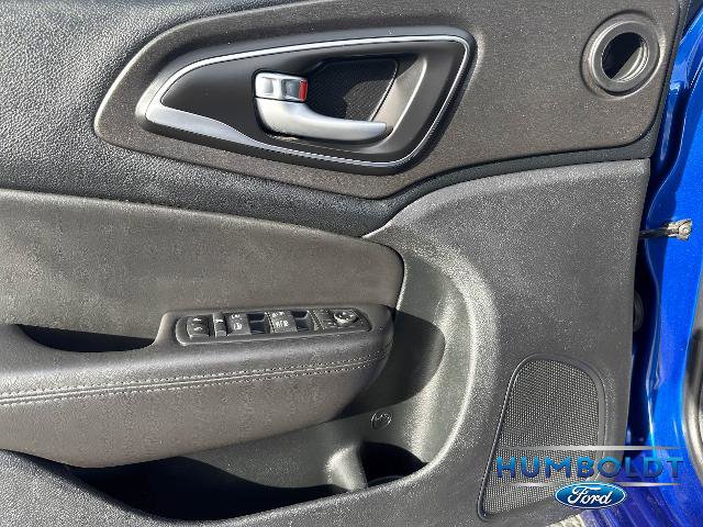 Used 2017 Chrysler 200 Limited Platinum w/ Comfort & Convenience Group image 11