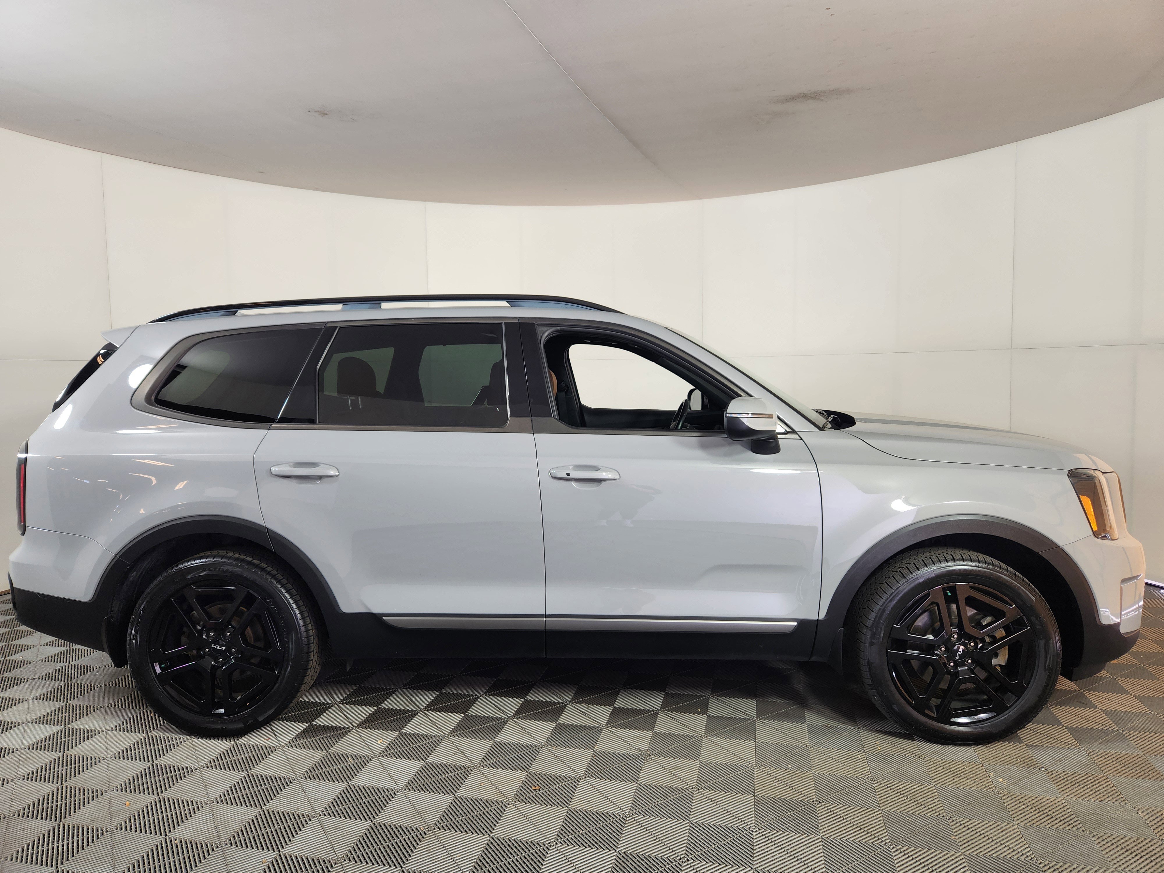 Used 2023 Kia Telluride EX X-Line image 6