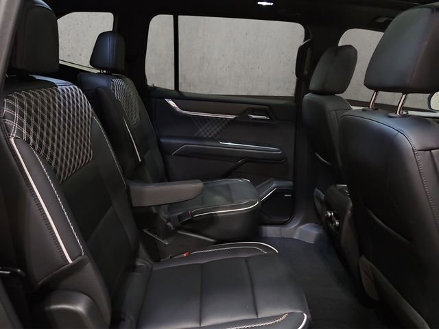 Used 2025 GMC Acadia Denali AWD/4WD image 24