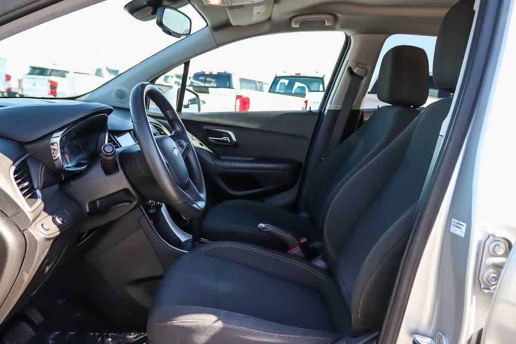 Used 2022 Chevrolet Trax LS w/ Tint and Cruise Package FWD image 17