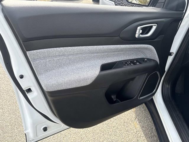 Used 2024 Jeep Compass Latitude image 18