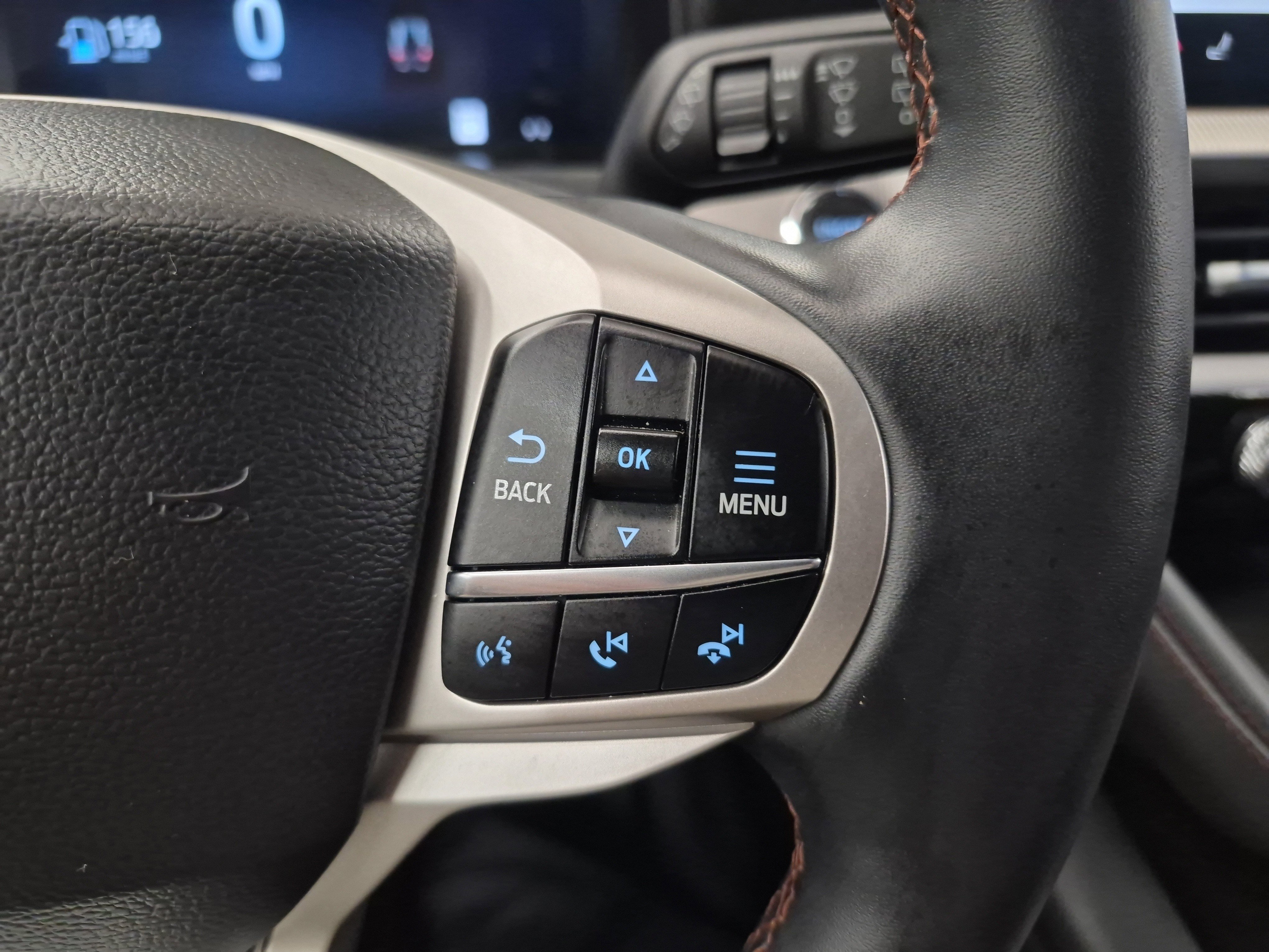 Certified 2025 Ford Explorer Active image 26