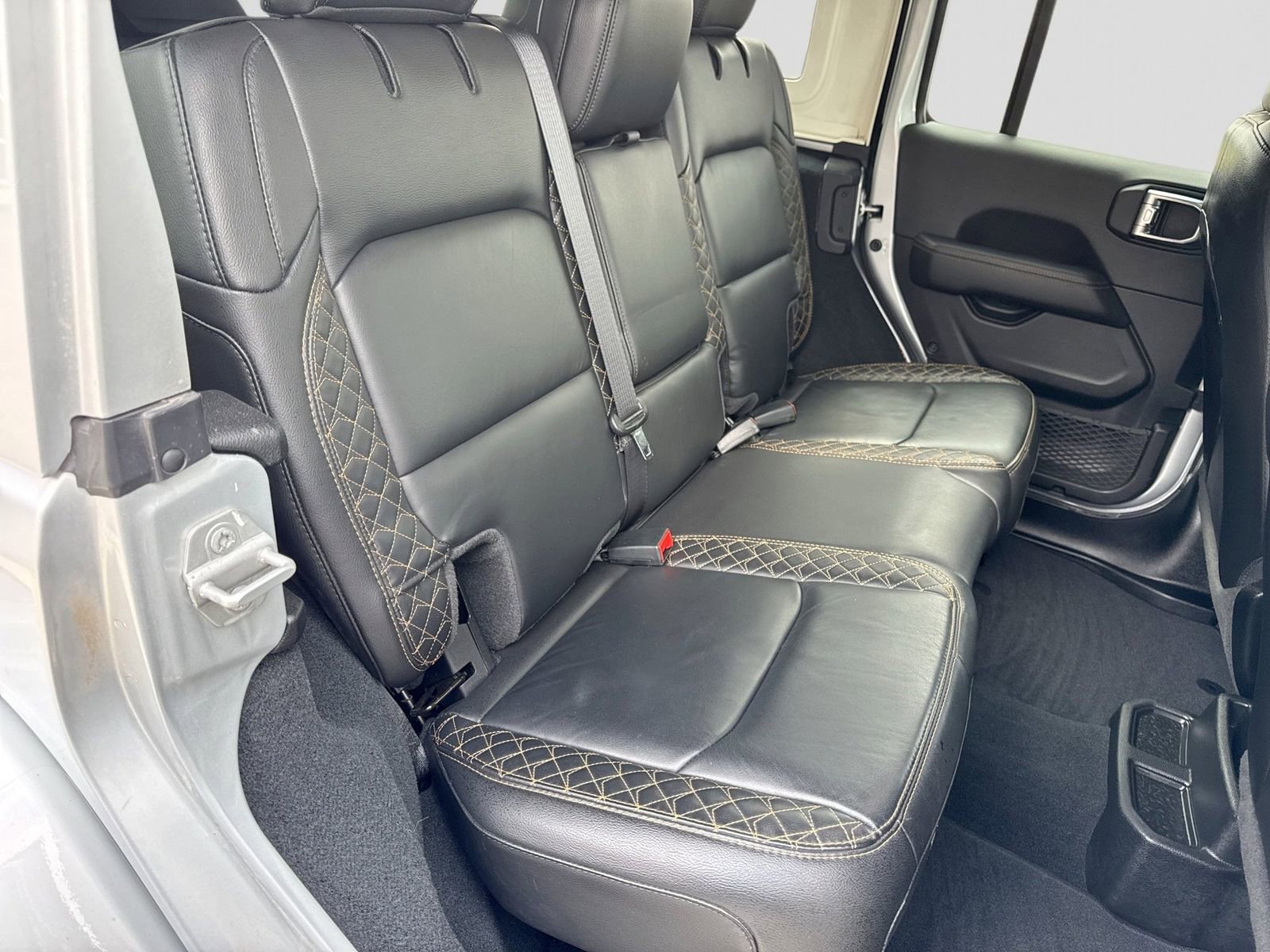 Used 2022 Jeep Wrangler Unlimited Sahara AWD/4WD image 20
