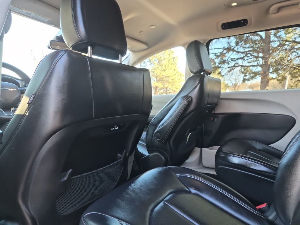 Used 2024 Chrysler Pacifica Select image 21