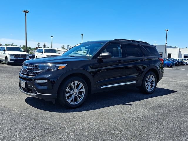 Certified 2023 Ford Explorer XLT w/ Equipment Group 202A AWD/4WD image 3