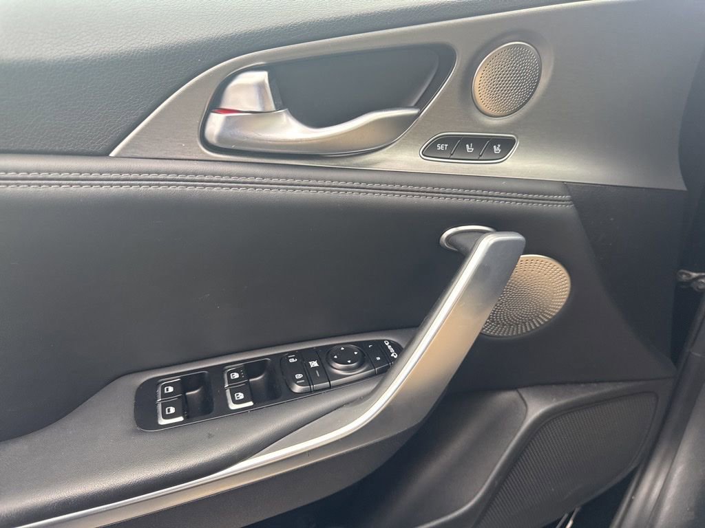 Used 2020 Kia Stinger GT1 AWD/4WD image 24