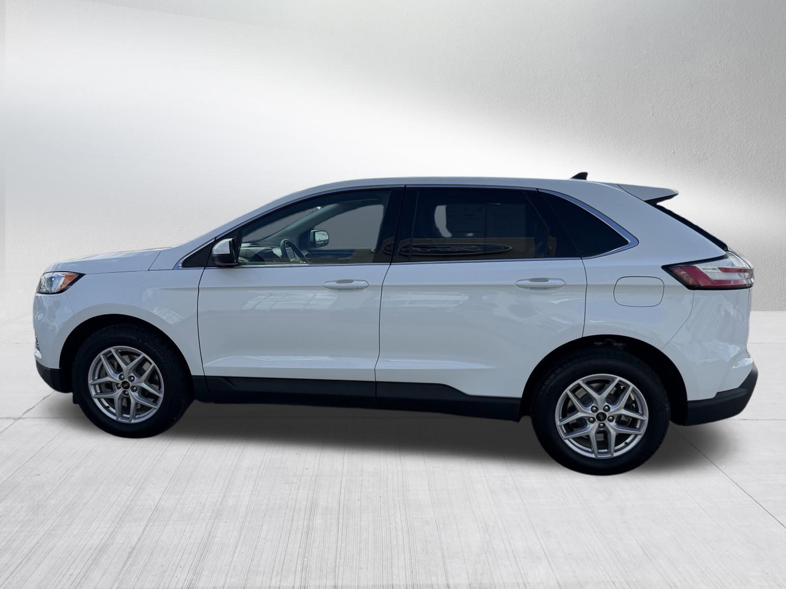 Certified 2024 Ford Edge SEL w/ Convenience Package AWD/4WD image 4