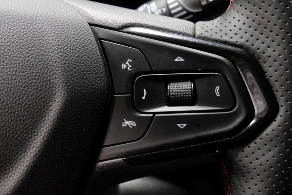 Used 2024 Chevrolet Trax RS FWD image 28