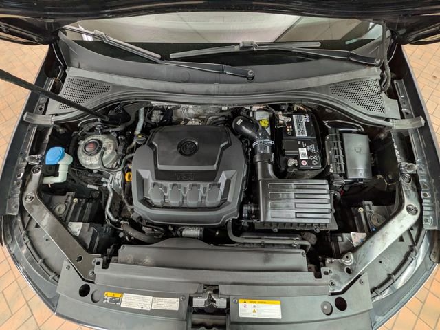 Used 2022 Volkswagen Tiguan SE R-Line image 23