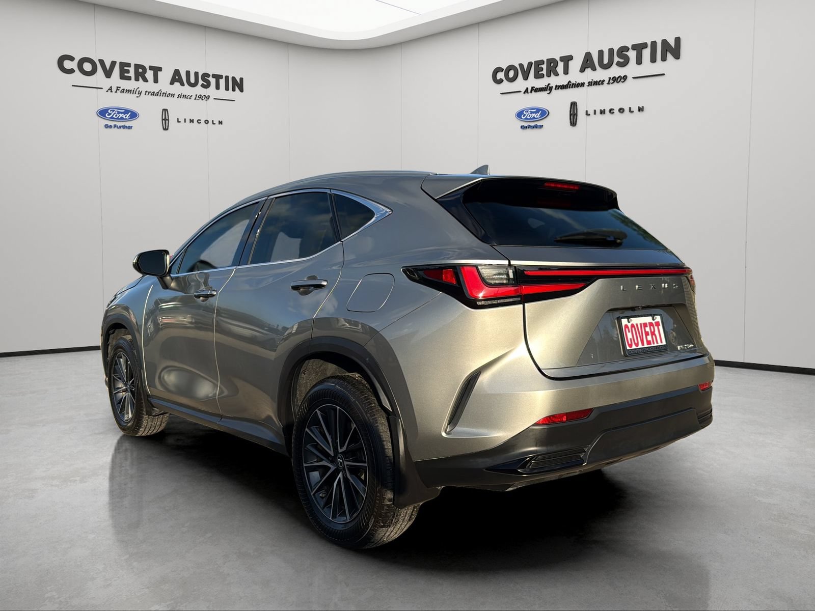 Used 2022 Lexus NX 250 FWD w/ Towing Package (2000 Lbs) image 4