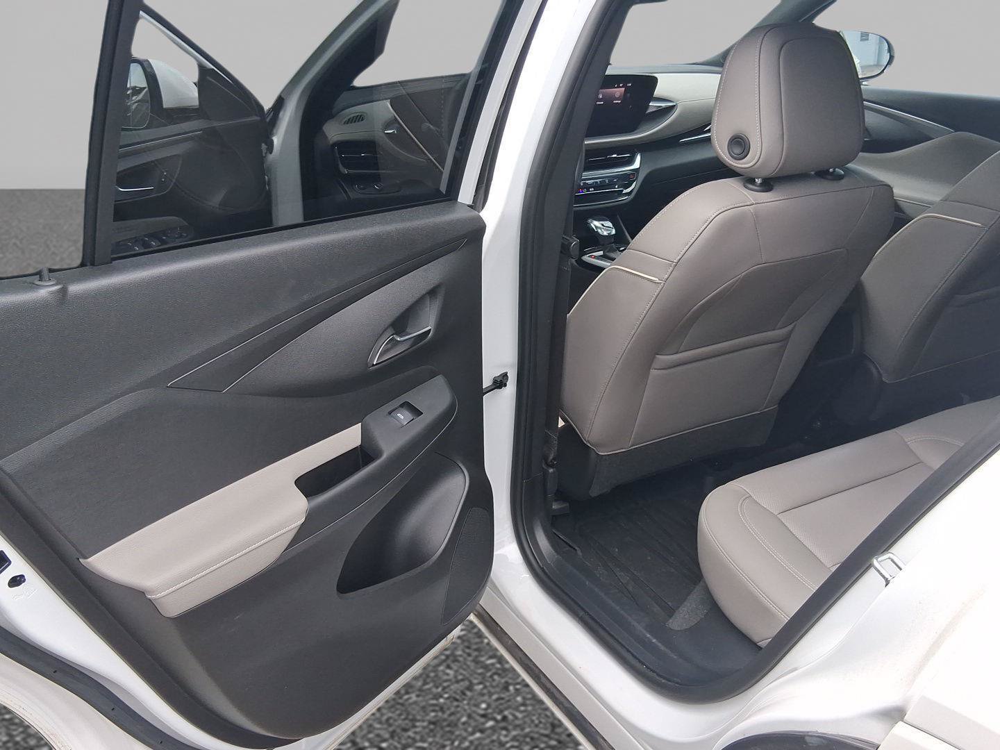 Used 2025 Buick Envista Avenir FWD image 12
