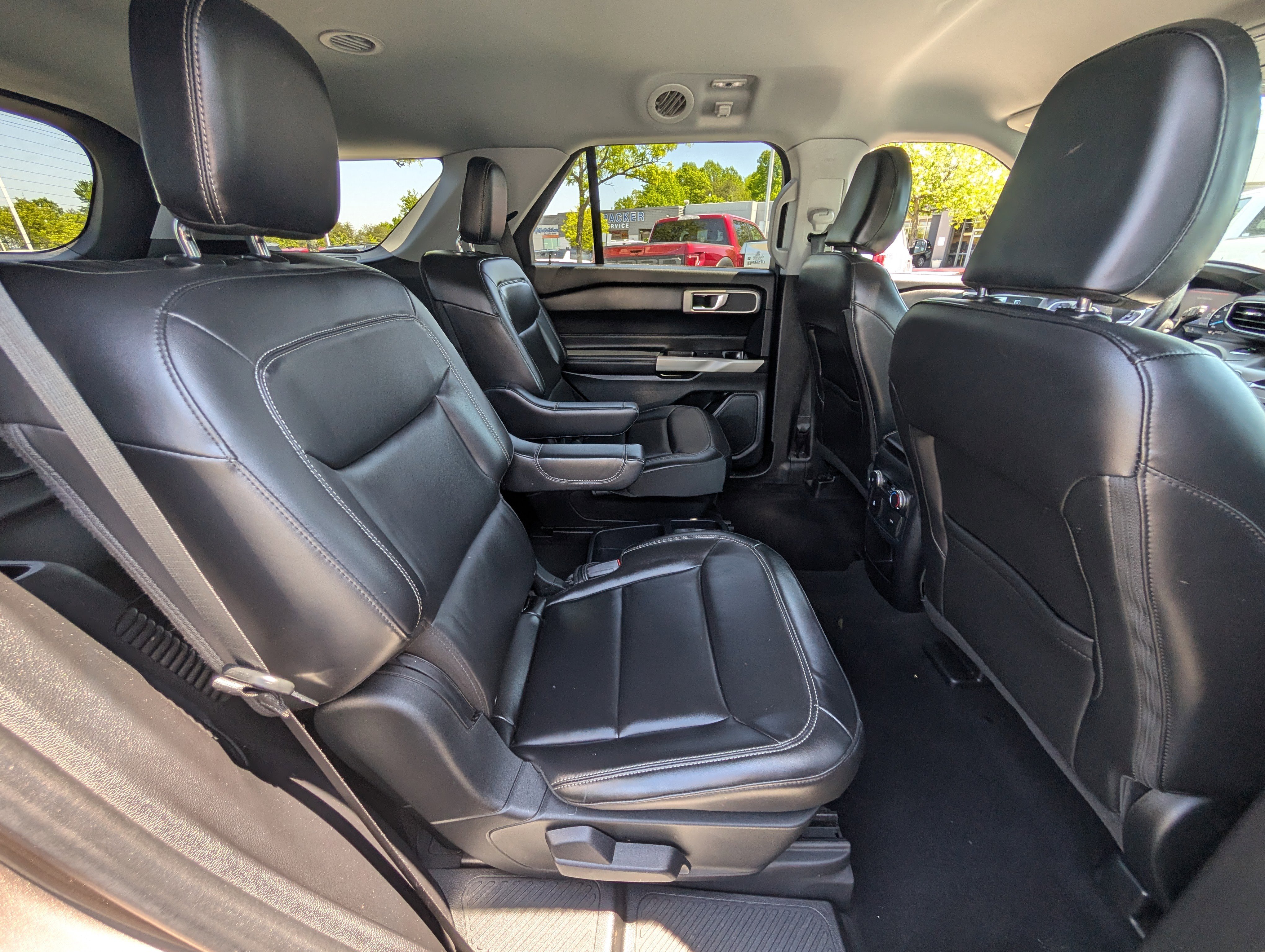 Certified 2021 Ford Explorer XLT w/ Equipment Group 202A AWD/4WD image 11