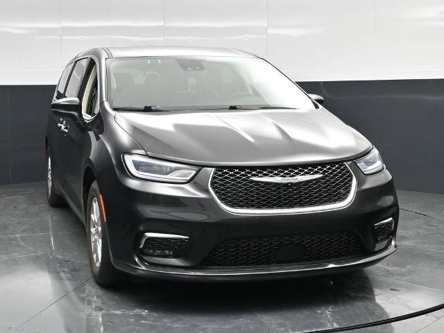 Used 2023 Chrysler Pacifica Touring-L FWD image 8