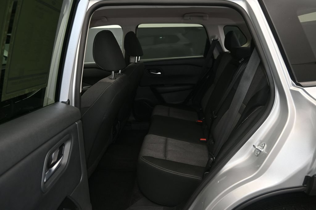 Used 2025 Nissan Rogue SV FWD image 18
