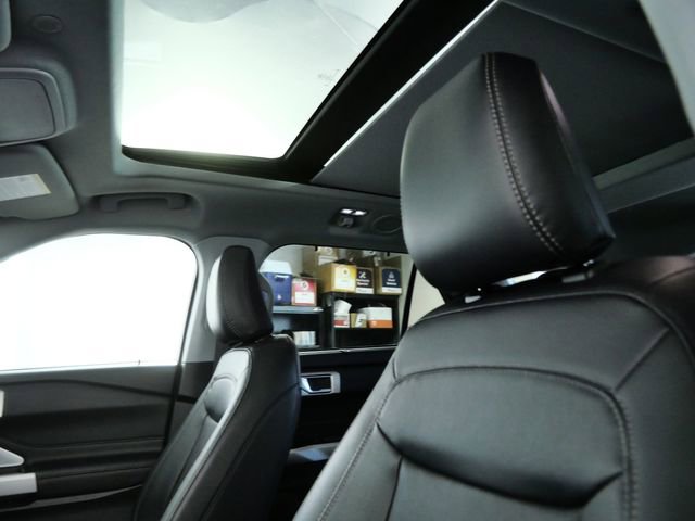 Certified 2023 Ford Explorer Limited w/ Limited Technology Package AWD/4WD image 17