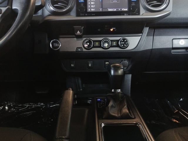 Used 2017 Toyota Tacoma TRD Sport w/ Tow Package RWD image 4