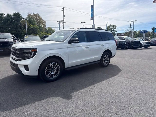 Certified 2025 Ford Expedition Active AWD/4WD image 3