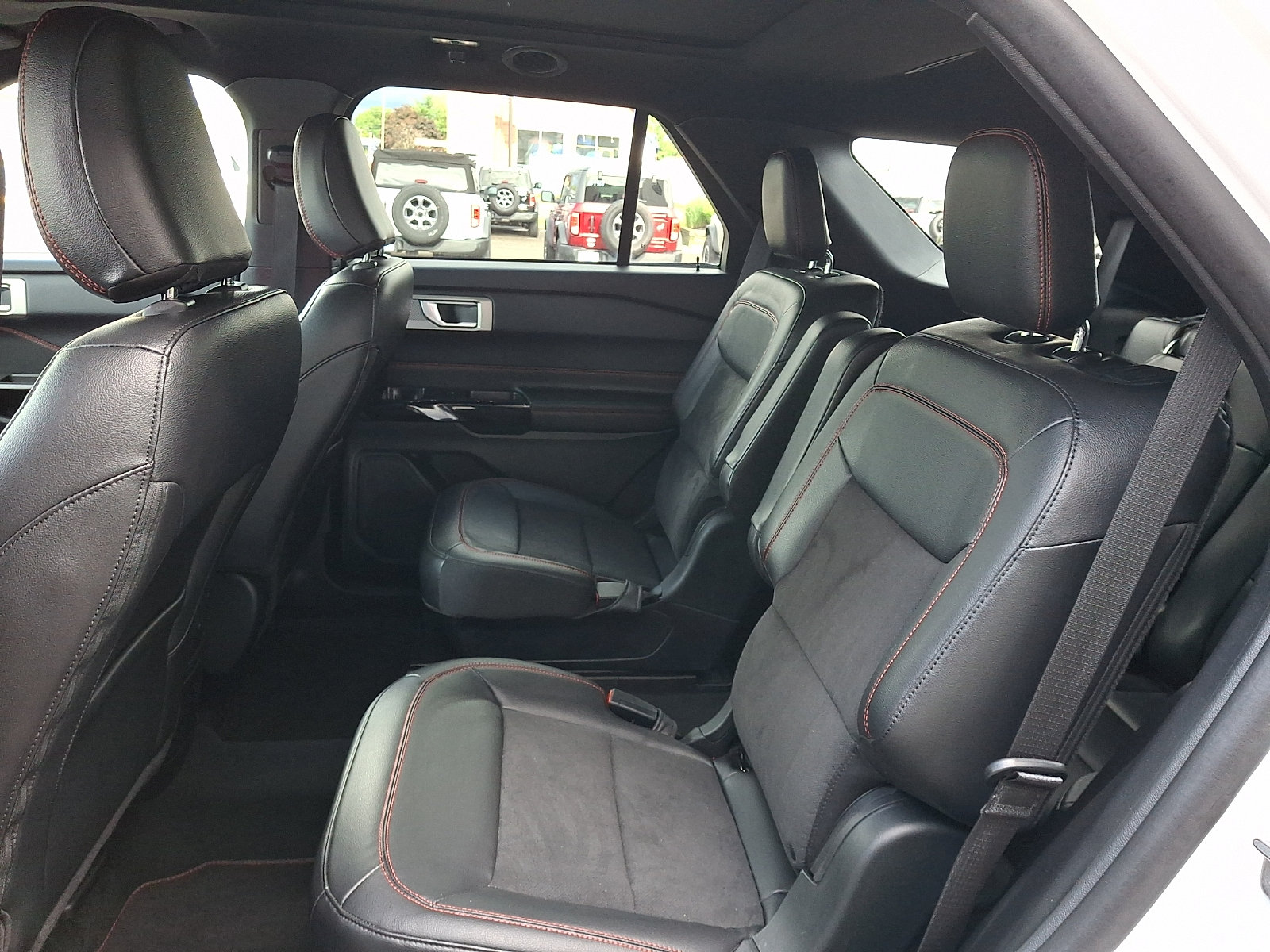 Certified 2023 Ford Explorer ST-Line w/ Class IV Trailer Tow Package AWD/4WD image 11