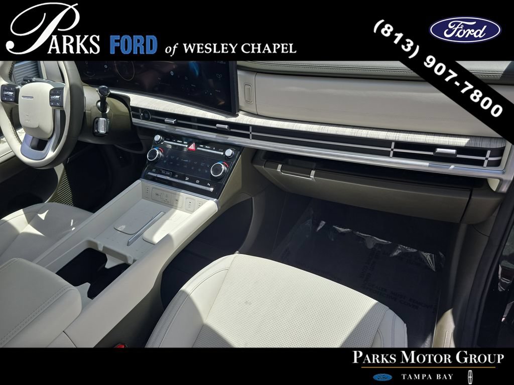Used 2025 Hyundai Santa Fe Calligraphy AWD/4WD image 11
