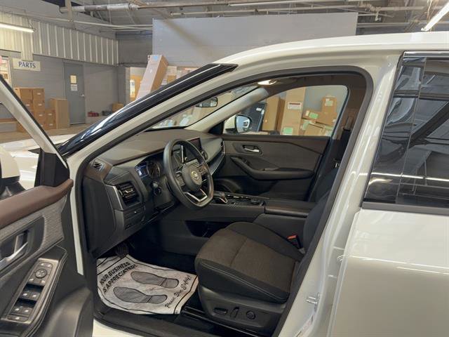 Used 2021 Nissan Rogue SV image 9