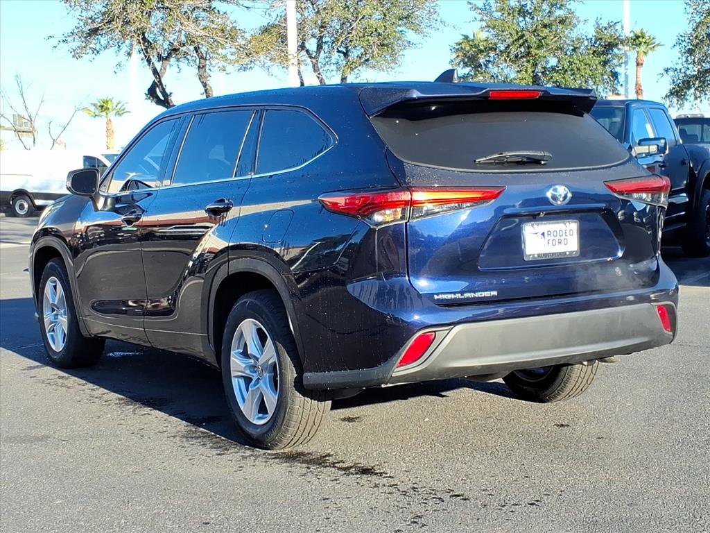 Used 2022 Toyota Highlander L image 3