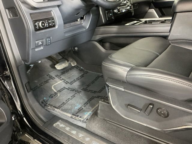 Certified 2025 Ford F450 Platinum w/ FX4 Off-Road Package image 19