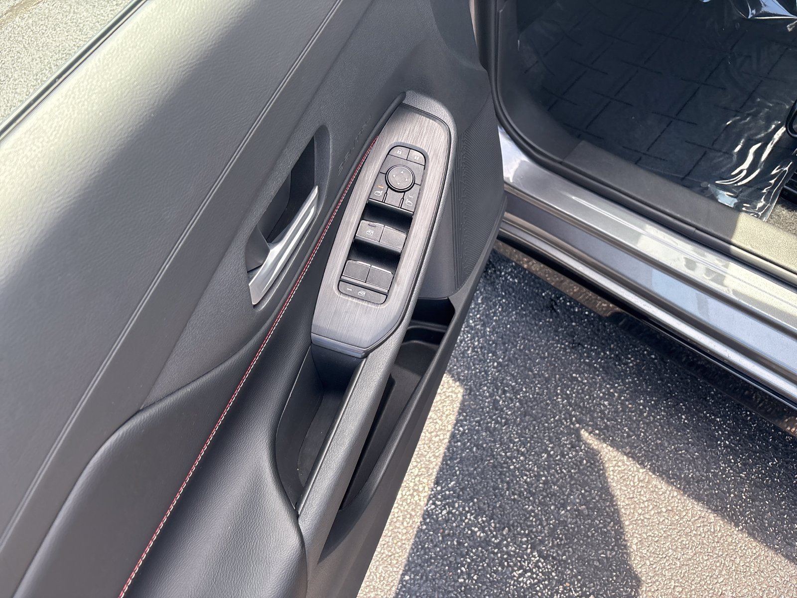 Used 2026 Nissan Sentra SR w/ Floor Mat Package FWD image 38