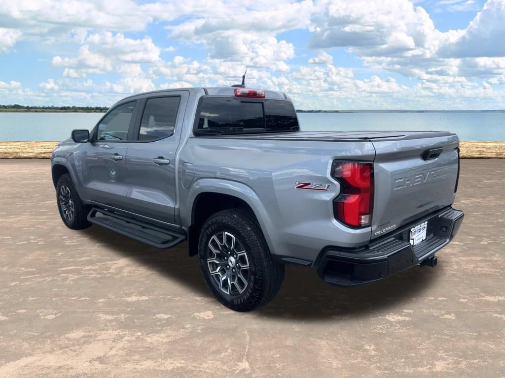 Used 2025 Chevrolet Colorado Z71 w/ Technology Package AWD/4WD image 5