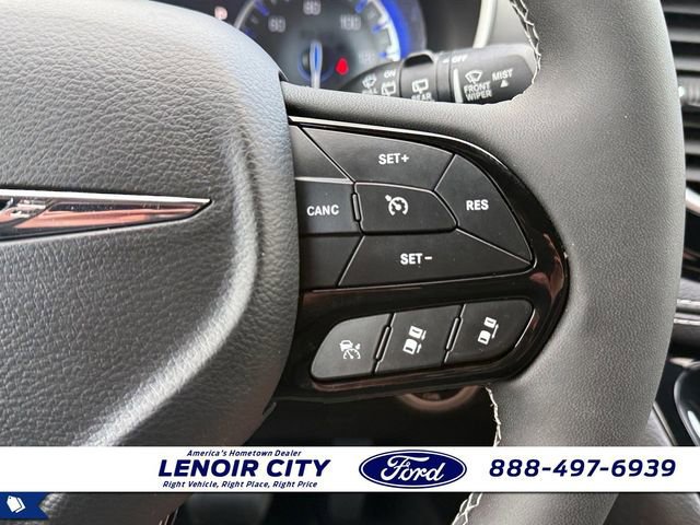 Used 2023 Chrysler Pacifica Touring-L w/ S Appearance Package image 21