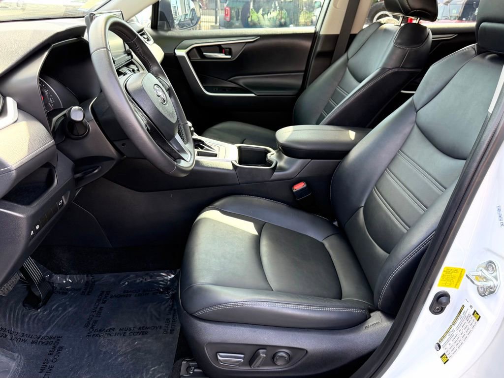 Used 2022 Toyota RAV4 XLE Premium image 16