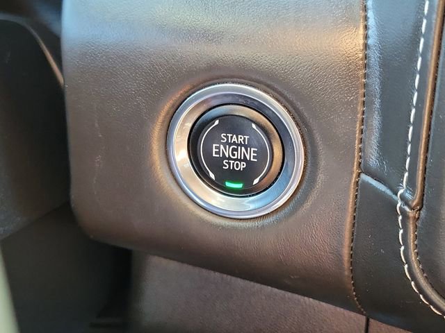 Used 2023 GMC Yukon Denali Ultimate AWD/4WD image 11