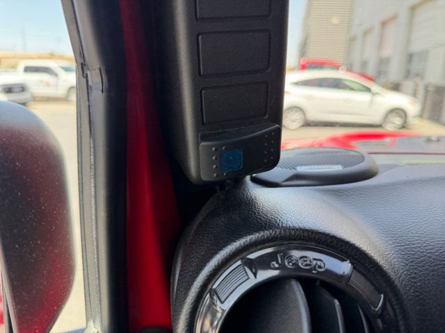 Used 2018 Jeep Wrangler Unlimited Rubicon AWD/4WD image 30