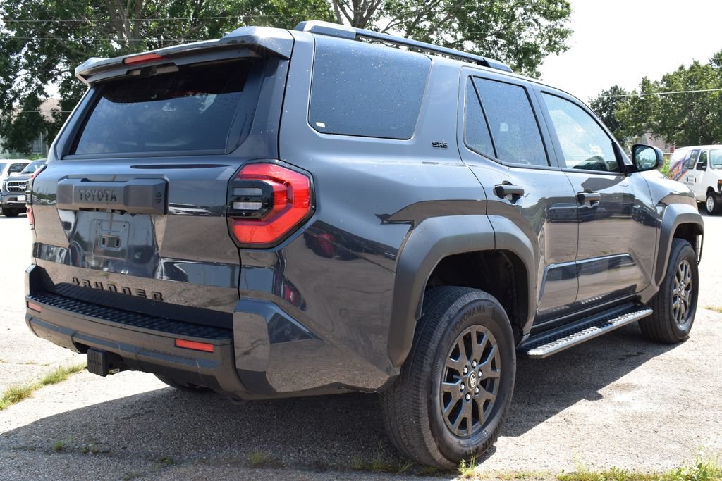 Used 2025 Toyota 4Runner SR5 AWD/4WD image 5