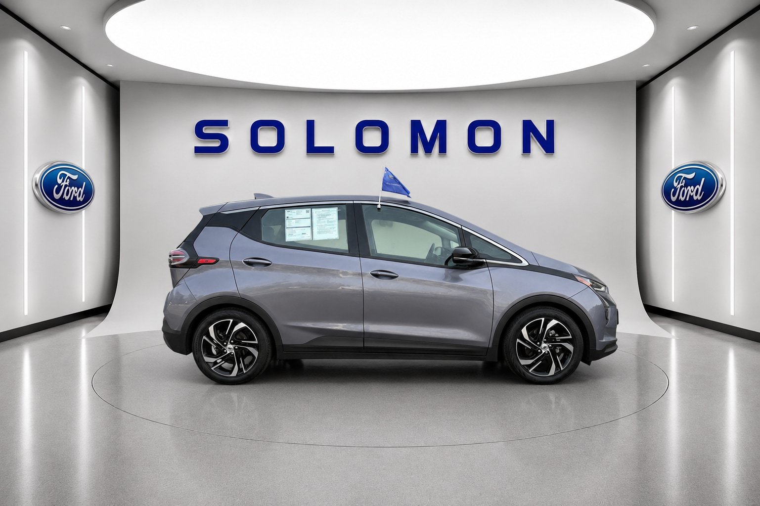 Used 2023 Chevrolet Bolt LT w/ Infotainment Package FWD image 4