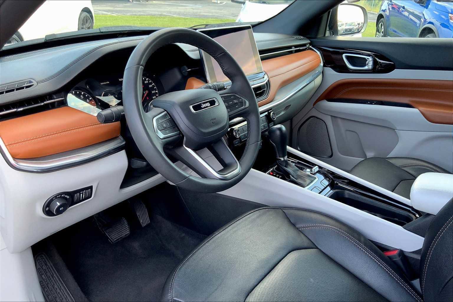 Used 2023 Jeep Compass Limited image 17