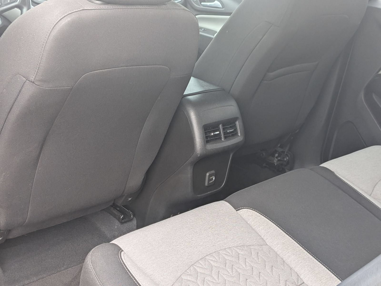 Used 2022 Chevrolet Equinox LS w/ LS Convenience Package FWD image 26